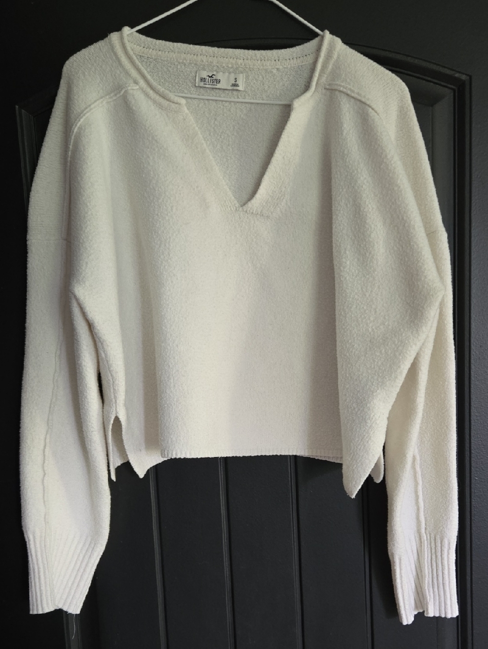 Hollister Cream V-Neck Plush Pullover Sweater